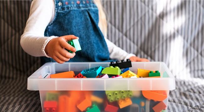 organize children's toys before Christmas